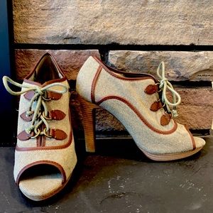 Banana Republic Oxford Heels